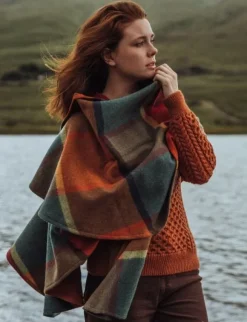 Fashion Sweater Shop 100% Lambwool Cape Col: 639
