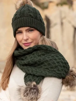 Outlet Sweater Shop Aran Cable Knit Hat Pom Pom Green