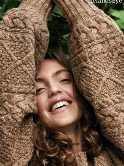 Best Sweater Shop Cable Knit Cropped Crew Neck Sweater Biscuit