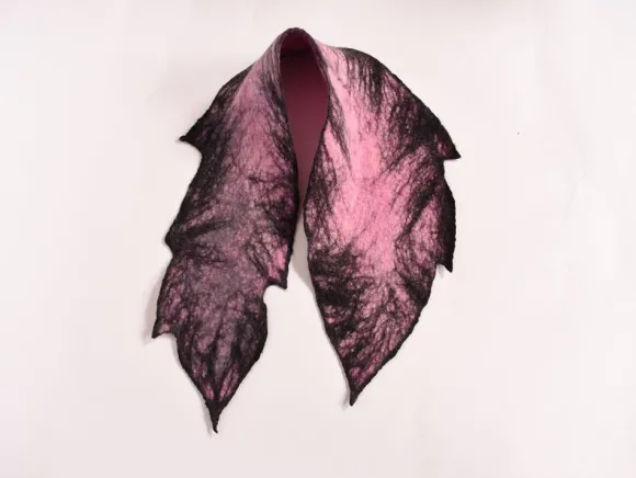 Hot Sweater Shop Felt Wool Leaf Scarf Pink/Black