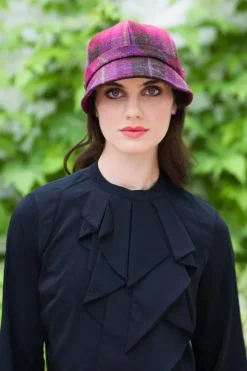 New Sweater Shop Flapper Cap Pink Check - colour no. 223A One Size
