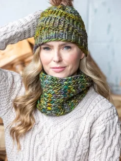 Outlet Sweater Shop Handmade in Ireland - Snood and Bobble Hat Set - Green