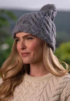 Online Sweater Shop Super Soft Cable Knit Hat with pom pom Silver