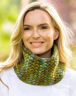 Best Sweater Shop Super Soft Hand Made Snood Green