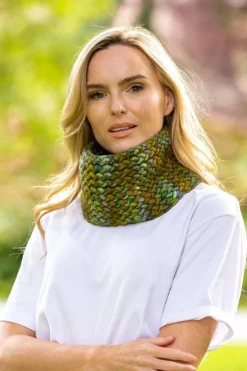 Best Sweater Shop Super Soft Hand Made Snood Green