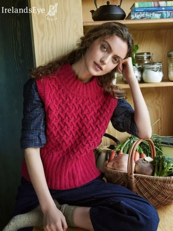 Outlet Sweater Shop Trellis Crop Vest Bramble Red