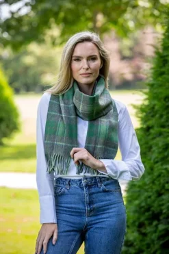 Outlet Sweater Shop Wool and Cashmere Scarf Green Tartan